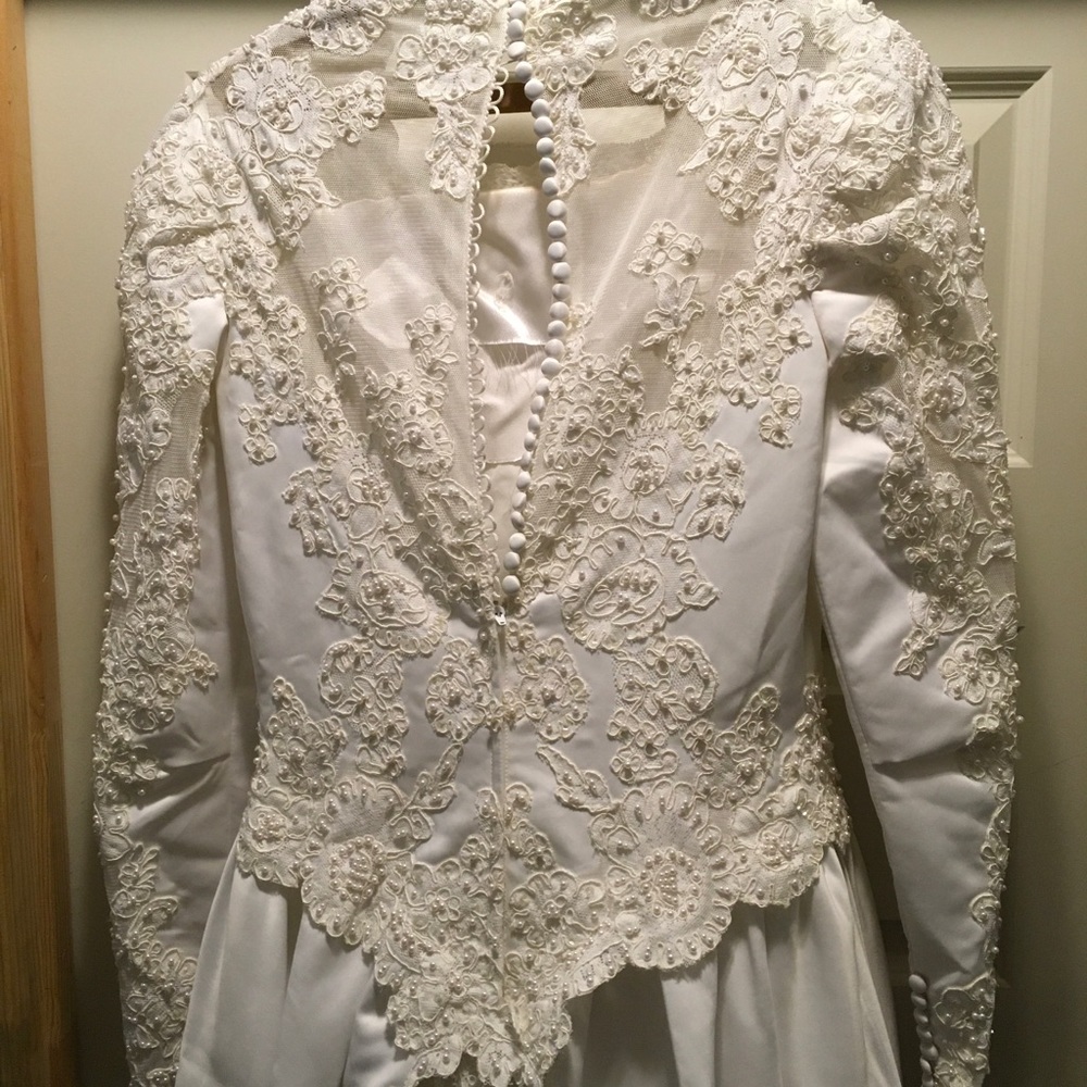 Wedding Dress 12 Salon Collection by Elena - Picture 6 of 13
